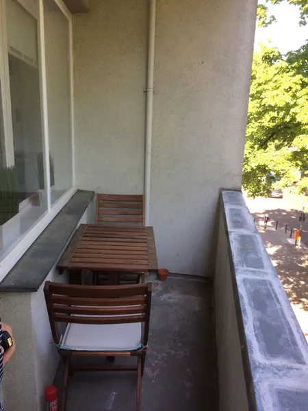 Teilmöbliertes Apartment mit Balkon und Einbauküche in Friedenau — photo 1
